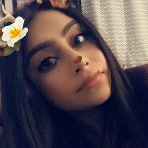 Meet your Posher, Anahi